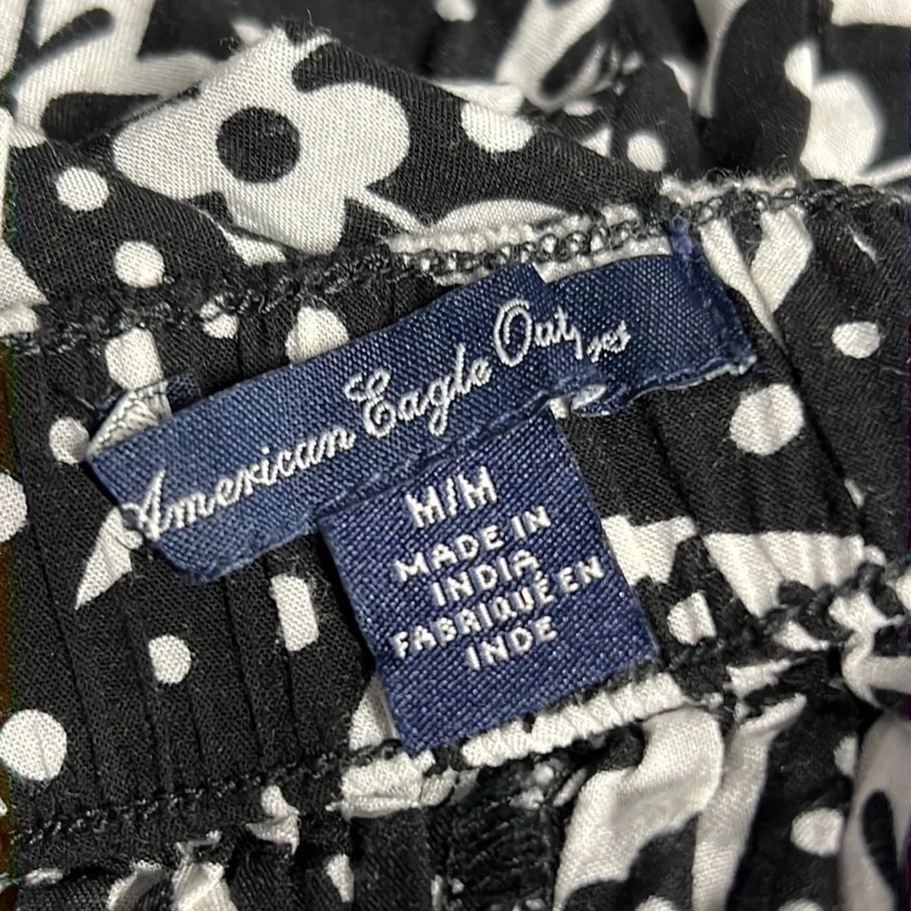 AMERICAN EAGLE MEDIUM B&W PAISLEY MINI SKIRT - Picture 4 of 5